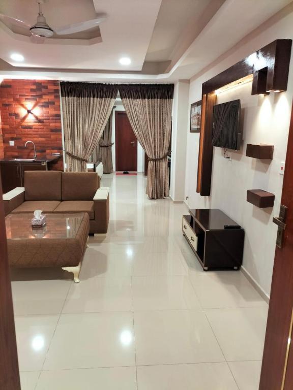 Royal Galaxy Hotel & Residence - Near Islamabad International Airport & Motorway Exterior photo