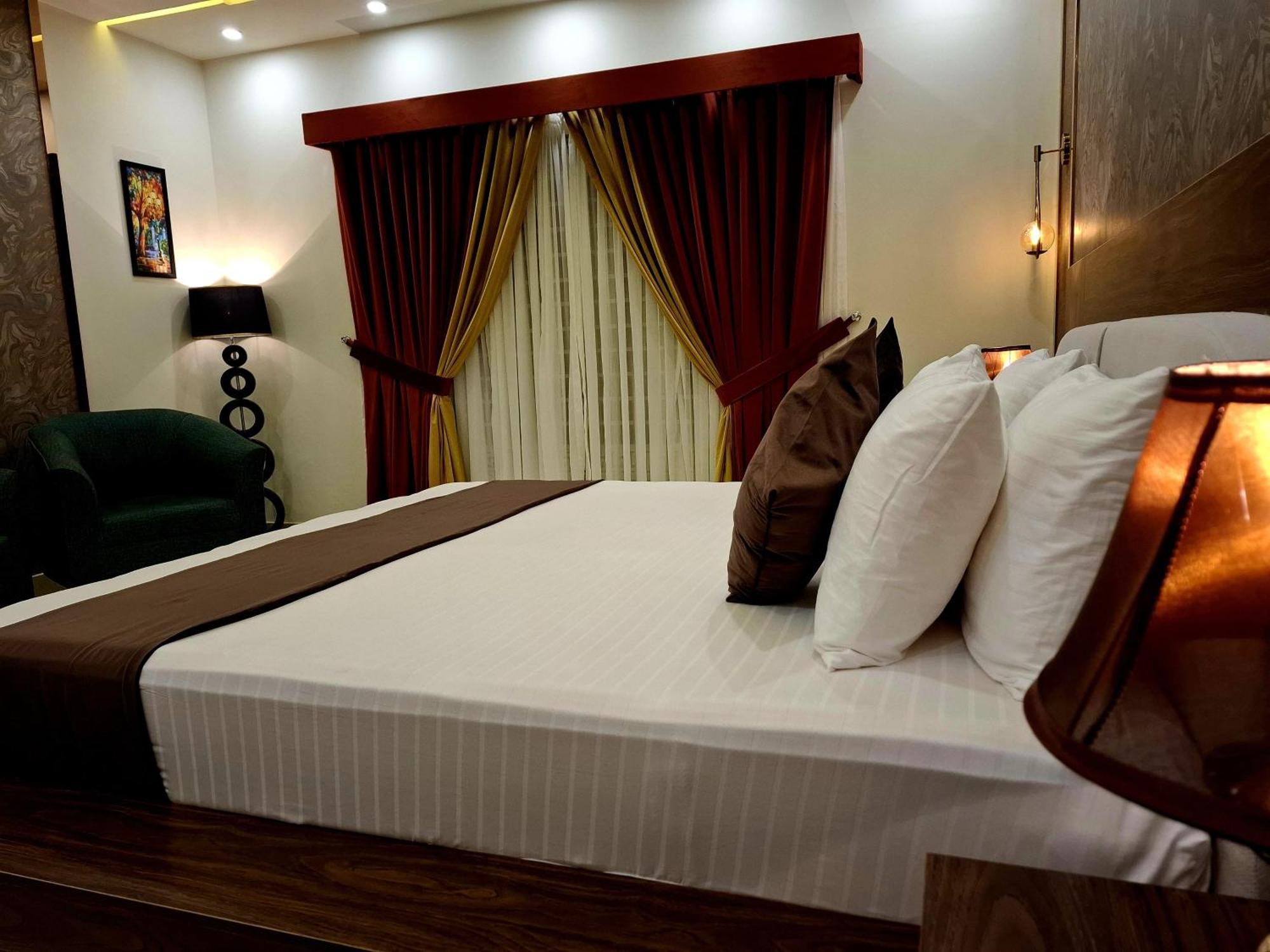 Royal Galaxy Hotel & Residence - Near Islamabad International Airport & Motorway Exterior photo