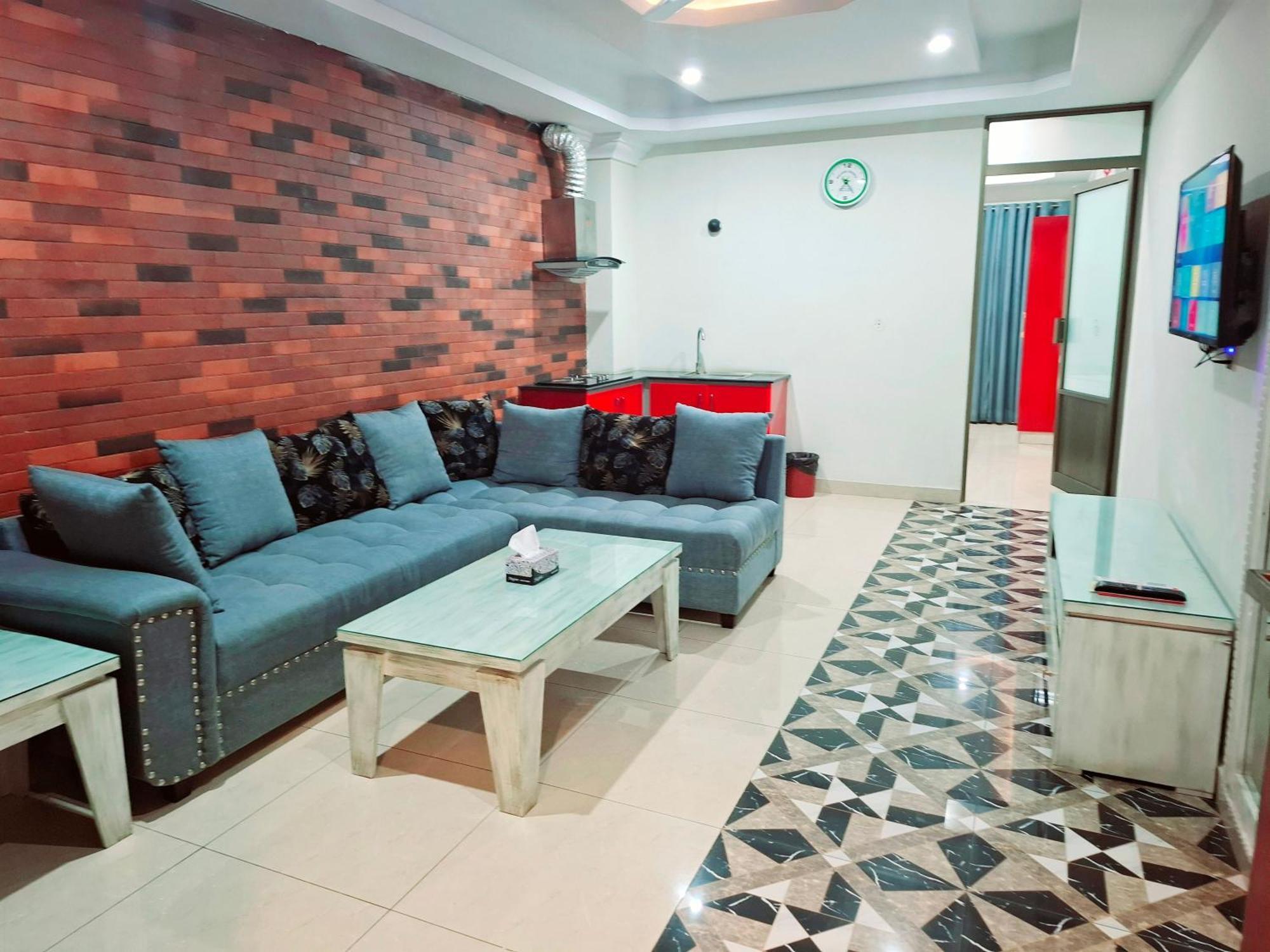 Royal Galaxy Hotel & Residence - Near Islamabad International Airport & Motorway Exterior photo