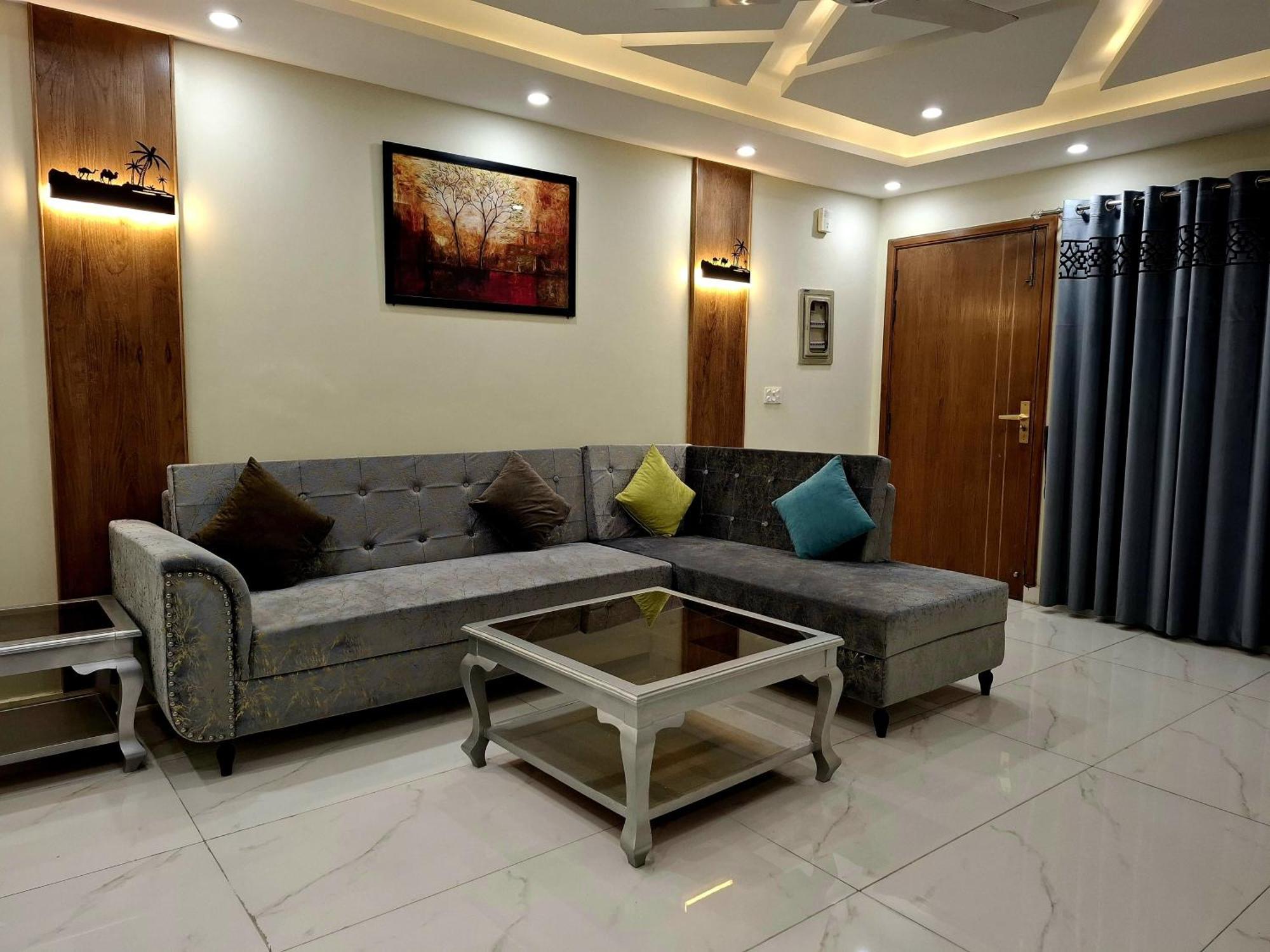 Royal Galaxy Hotel & Residence - Near Islamabad International Airport & Motorway Exterior photo