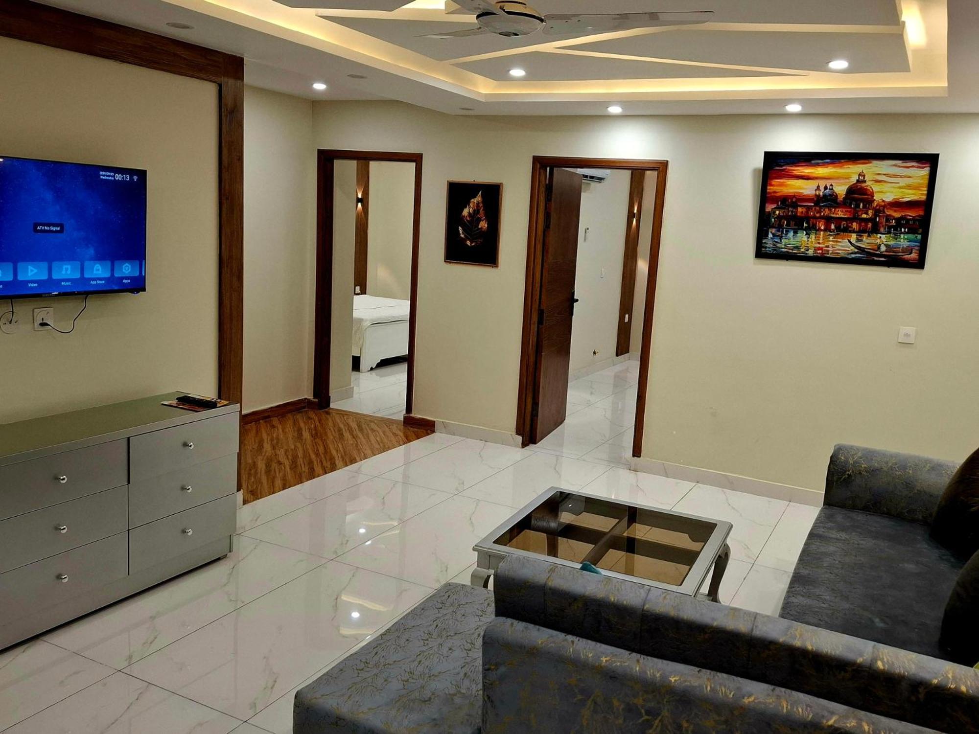 Royal Galaxy Hotel & Residence - Near Islamabad International Airport & Motorway Exterior photo