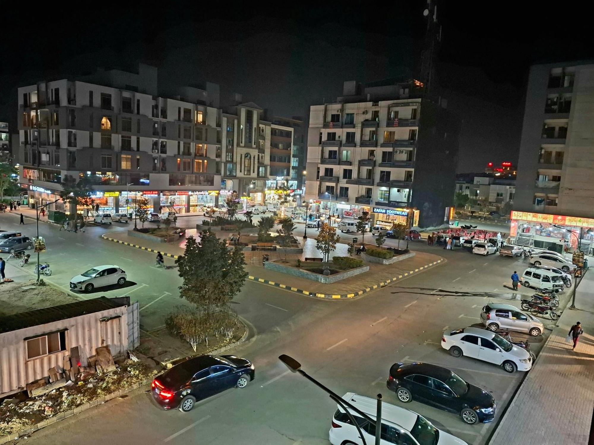 Royal Galaxy Hotel & Residence - Near Islamabad International Airport & Motorway Exterior photo